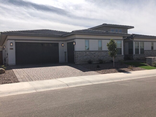 Foto del edificio - Beautiful home with generation suite in gated community