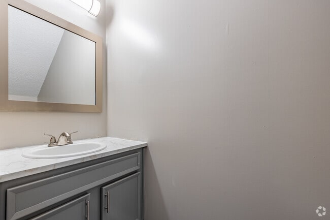 1BR, 1.5BA - 870SF - Skylar Pointe Apartments