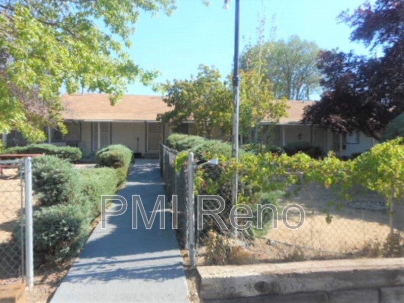 Primary Photo - 450 Laurel St
