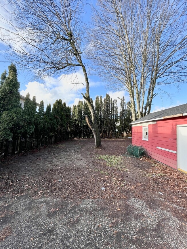 Building Photo - 9237 Woodbine St