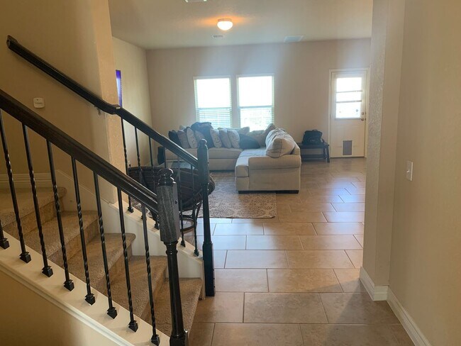 Building Photo - **APPLICATION RECEIVED** BEAUTIFUL 4 Bedro...