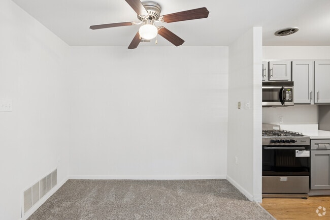 1 dormitorio, 1 baño - 750 pies cuadrados - Comedor - Kingsrow Apartment Homes