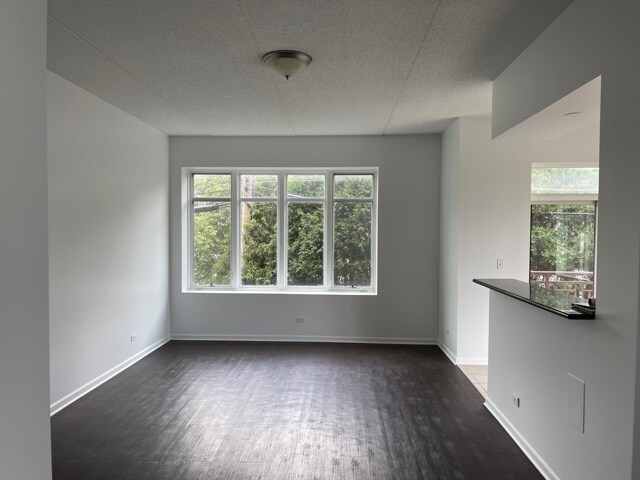 Building Photo - 755 N Diamond Lake Rd