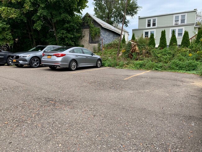 Foto del edificio - 116 Oak Hill Ave Ave
