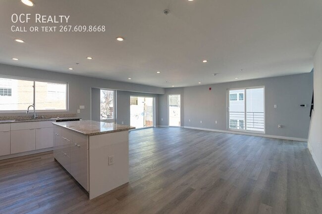 Building Photo - 3 Bed Temple Apartment