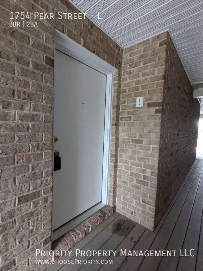 Foto del edificio - 1754 Pear St