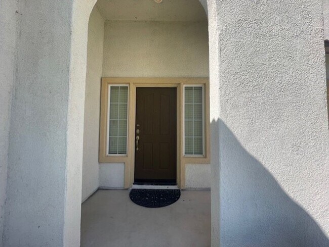 Building Photo - EASTVALE GREAT NEIGHBORHOOD- 4+2.5 EXECUTI...