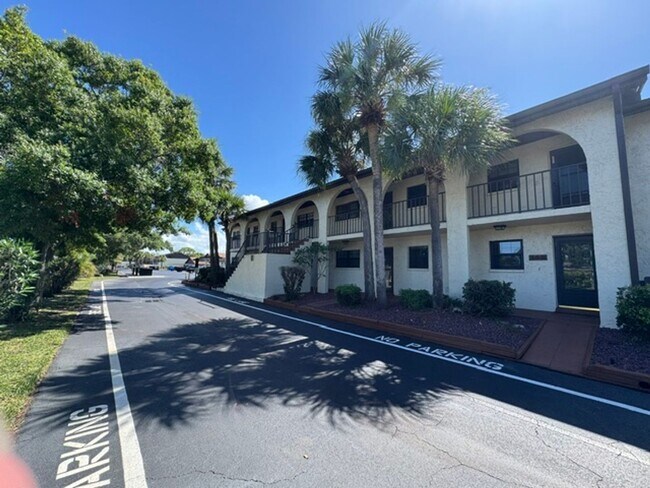 Building Photo - Lovely & spacious 1st Floor condo with water, pest control and internet included. 2 primary suite...