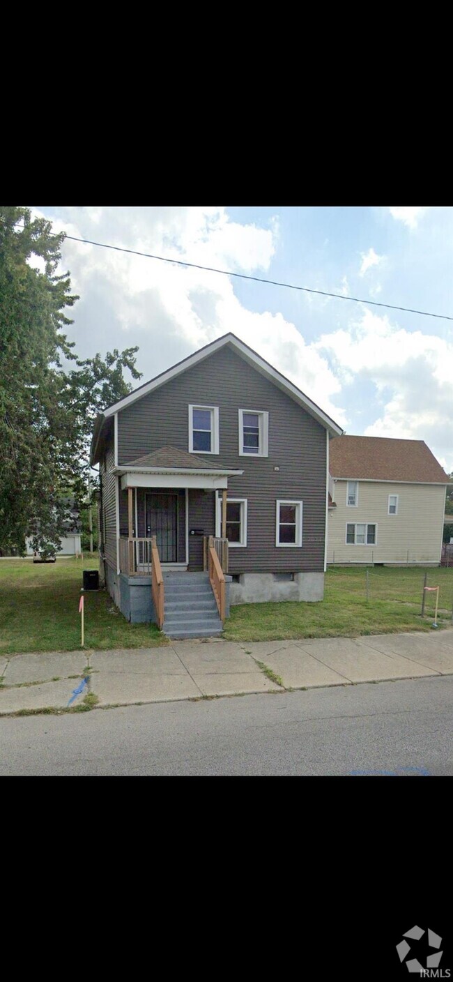 Building Photo - 708 E Jefferson Blvd