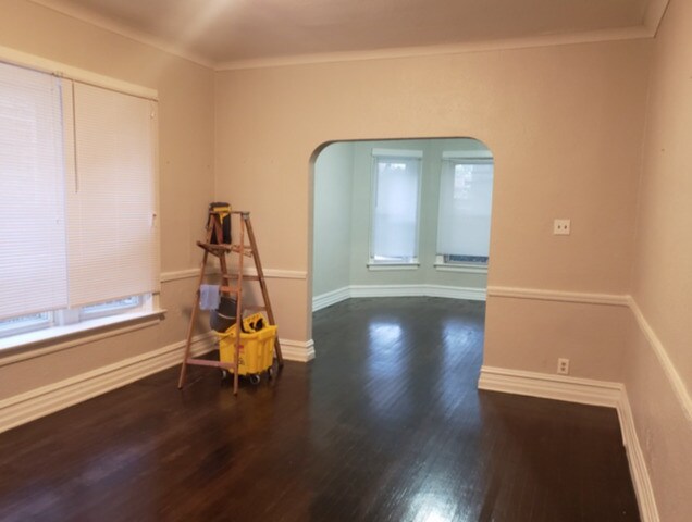 Foto principal - 7248 S Champlain Ave