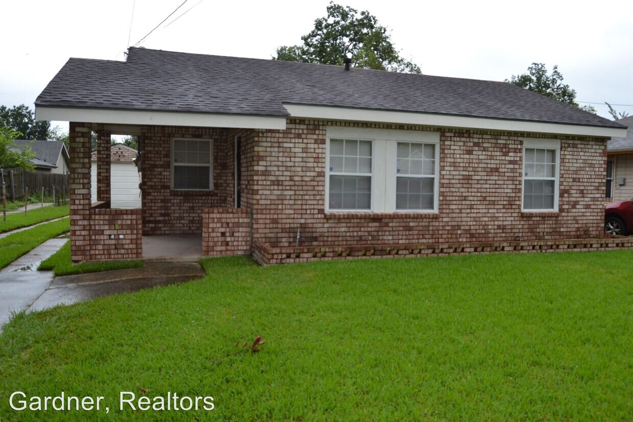 Primary Photo - 3 br, 1 bath House - 4585 Montegut Dr.