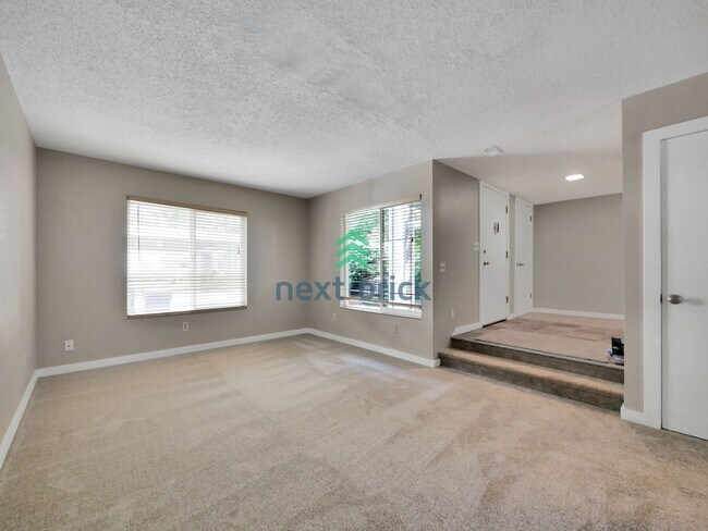 Foto del edificio - Spacious 4 Bed 2.5 Bath for Rent! OPEN HOU...