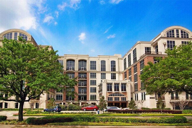 Building Photo - 1616 Fountain View Dr