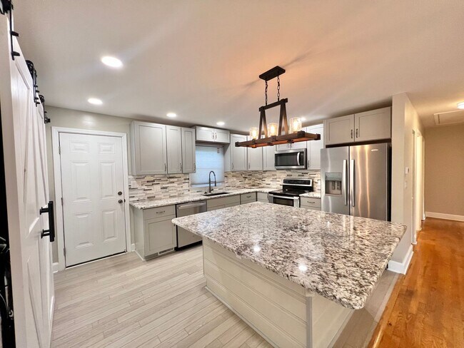 Building Photo - Newly Remodeled 4BD, 2BA Clayton Home with...