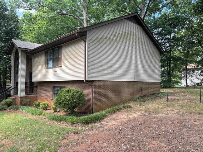 Foto del edificio - Beautiful Single Family Home Located Near ...
