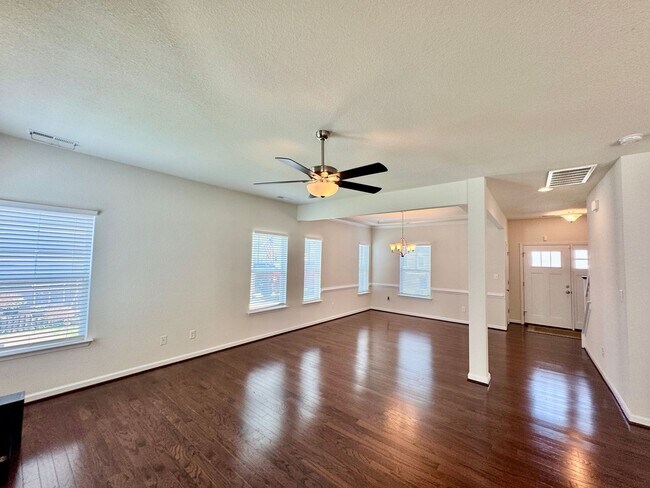 Foto del edificio - Spacious Suffolk Home in Desirable Bennett...