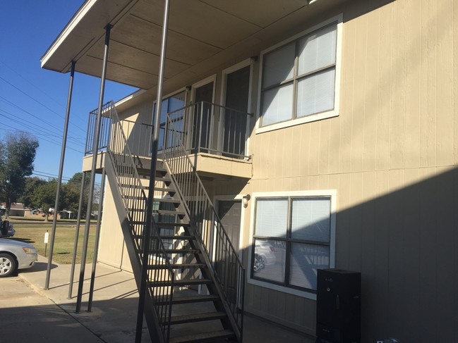 Building Photo - Rolling Hills Apartments