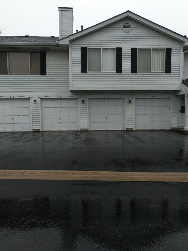 1339 Barclay Ln Unit 1339, Deerfield, IL 60015 Condo for Rent in Deerfield, IL
