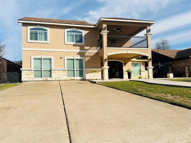 Building Photo - 10518 Pleasanton Dr