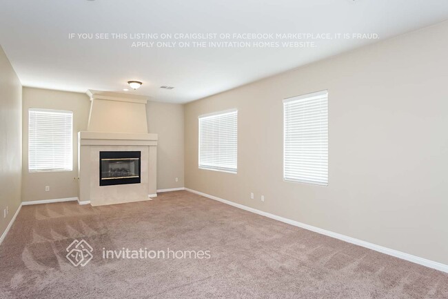 Foto del edificio - 915 Golden Poppy St