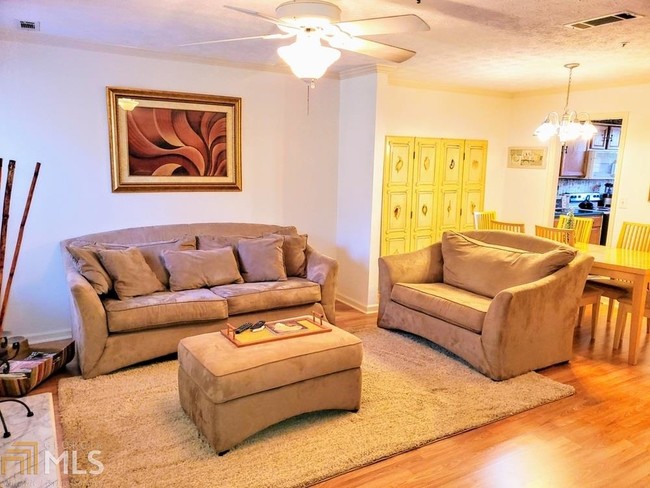 Building Photo - 5908 Trent Walk Dr