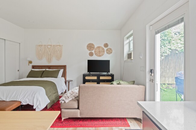 Foto del edificio - 5764 NE Garfield Ave.