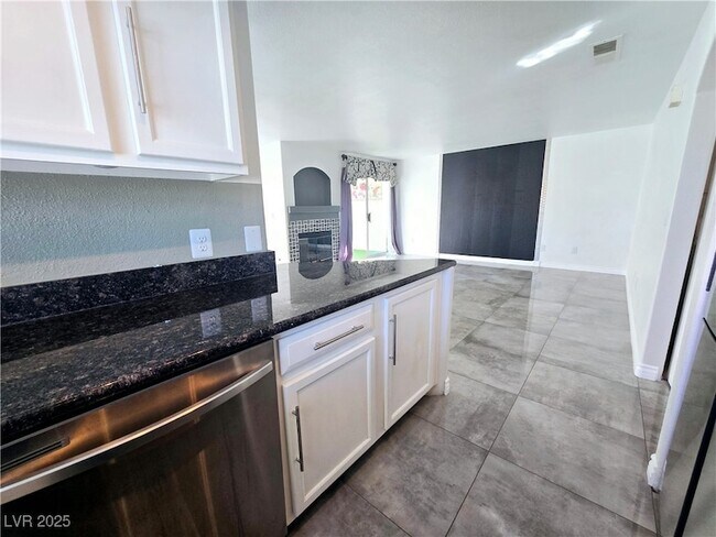 Foto del edificio - 4316 W Lake Mead Blvd