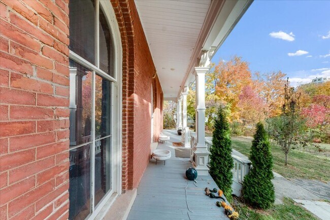 Building Photo - Historic, Character-Rich House - 3 Bed, 3 Bath (2 Full, 2 Half)