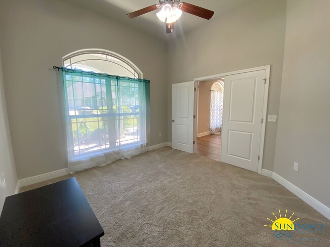 Building Photo - 4 Bedroom 3 Full Bathroom Beautiful home i...