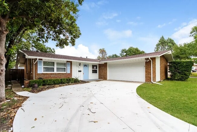 Building Photo - 920 Waterview Cir
