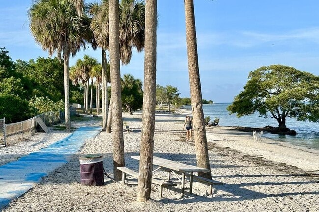 Foto del edificio - 6327 S Renellie Ct