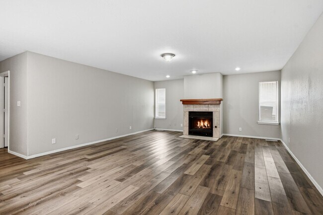 Building Photo - 6518/6520 E 90th St Duplex