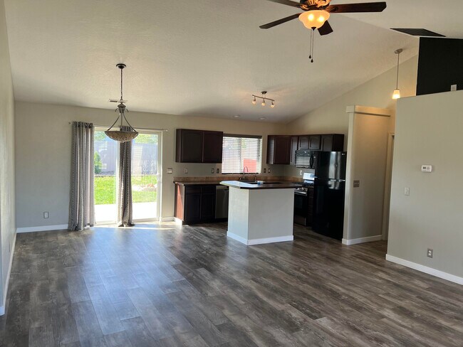Building Photo - 3398 W Pescador Dr