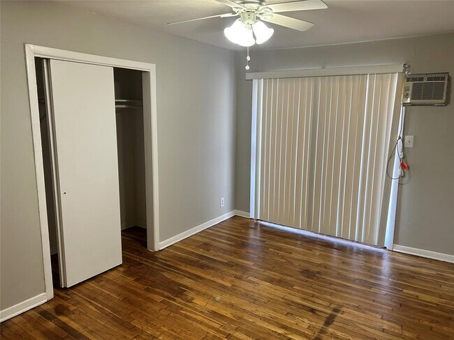 Foto del edificio - 8819 Timberside Dr