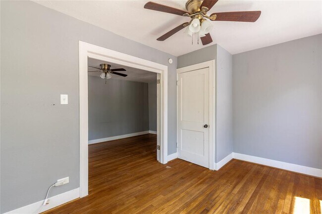 Building Photo - 4405 Woodside St