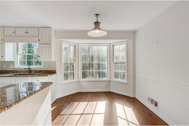 Building Photo - 2895 Shurburne Dr