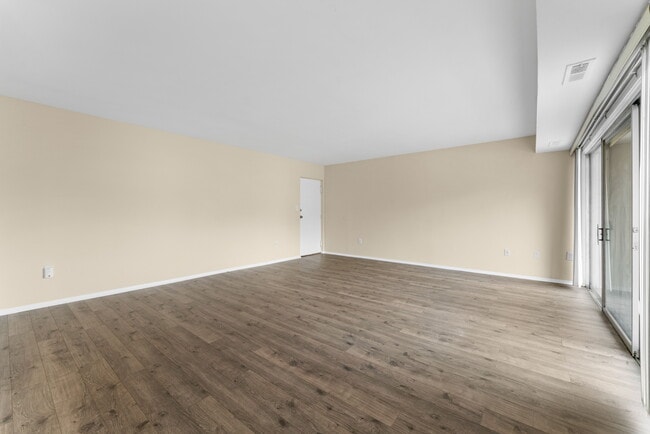 Foto del edificio - 5500 Karen Elaine Dr