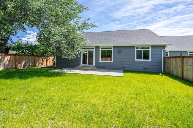 Building Photo - Hayden Rancher 3 bed 2.5 bath All the Upgr...