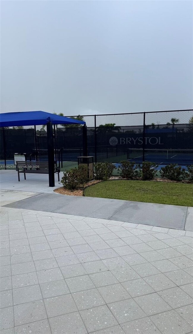 Foto del edificio - 6712 Cloverdale Ave