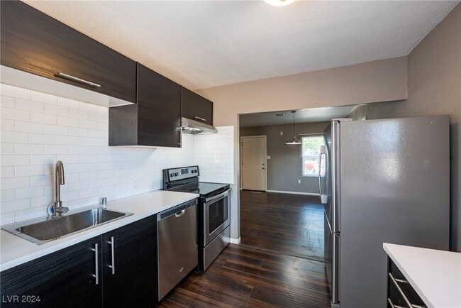 Building Photo - 227 S Texas Ave