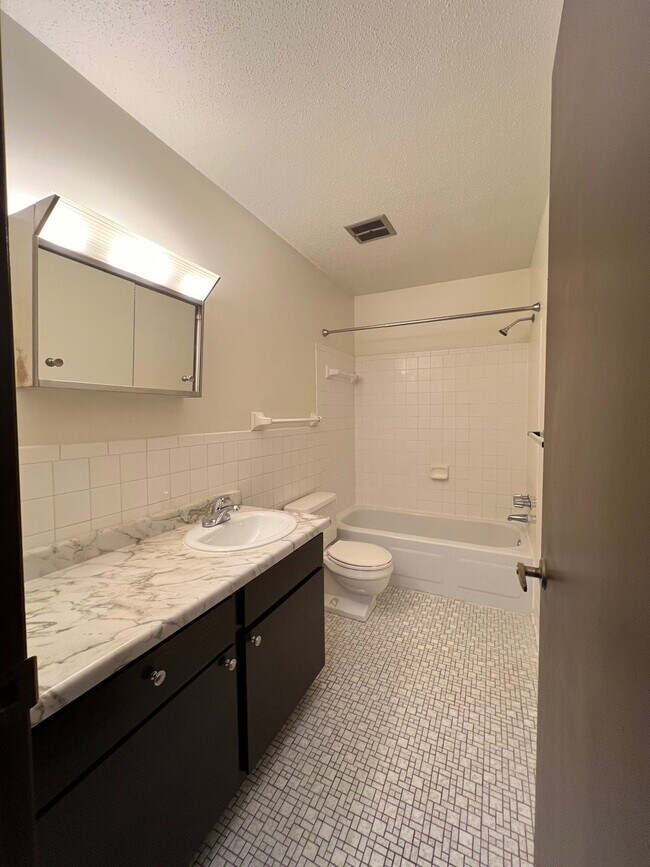 308 Baño - The Dubliner