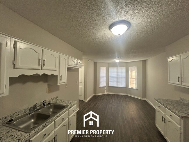 Building Photo - 7130 Redfern Dr