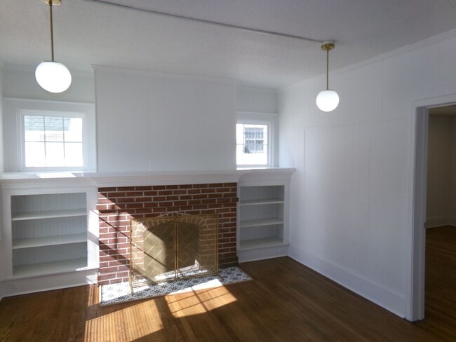 Building Photo - 1529 W 1st St