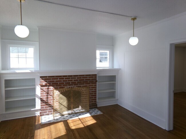 Foto del edificio - 1529 W First St