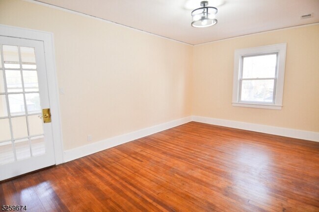 Foto del edificio - 39 Howe Ave