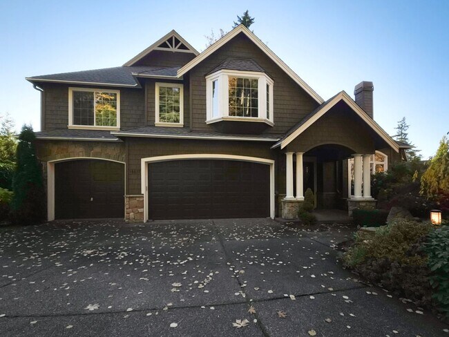 Building Photo - Spectacular 4BR/4.5BA Oasis: A/C, Deck, Of...