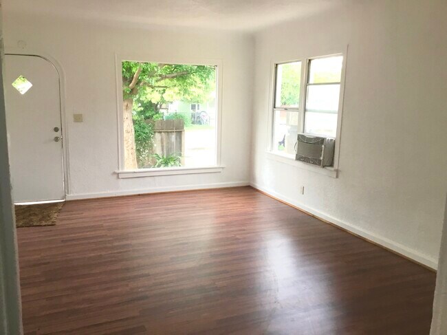 Fotografía del edificio - 2127 B Street