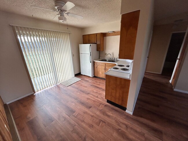 Building Photo - N. Columbus Ave Duplex - Krause
