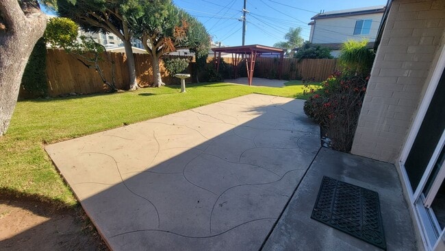 Building Photo - MOVE IN SPECIAL! 1/2 OFF FIRST MONTH'S REN...