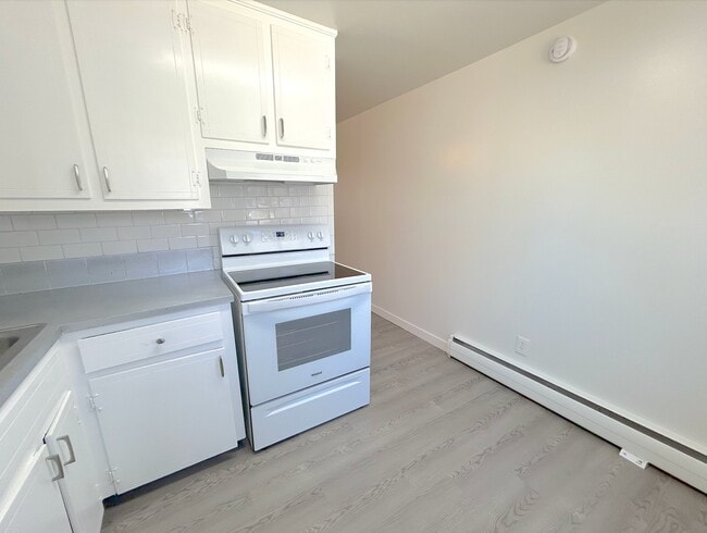 Building Photo - 375 S Depew St